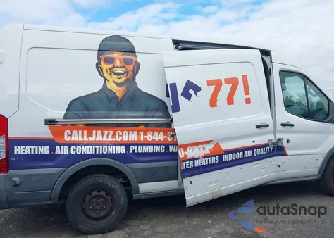 2018 Ford Transit-250 z USA, uszkodzony, nr VIN 1FTYR2CM2JKA75680